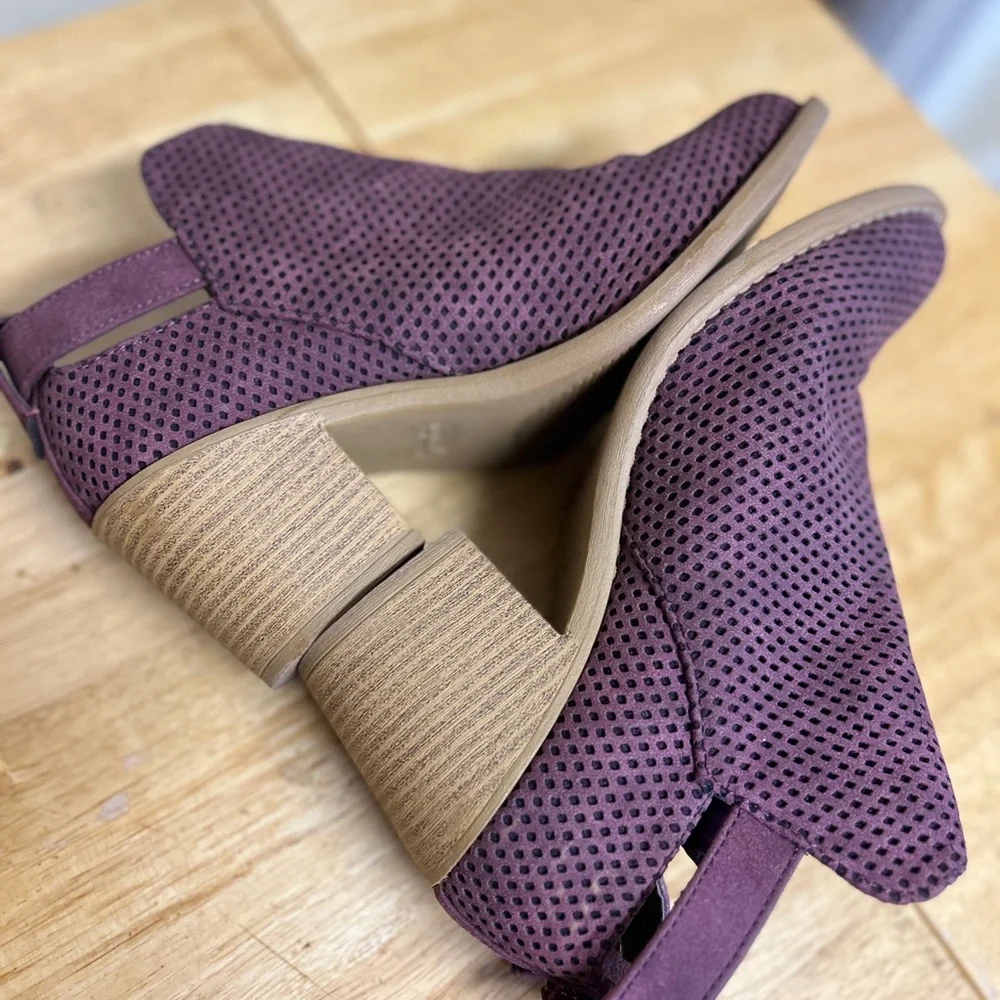 Qupid Purple Ankle Booties with Chunky Heel‎ size 7.5